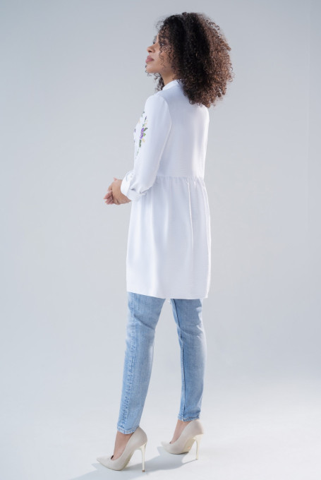 Белая блуза с вышивкой 21-632-1