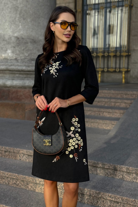 Чёрное замшевое платье с  вышивкой 21-711-1