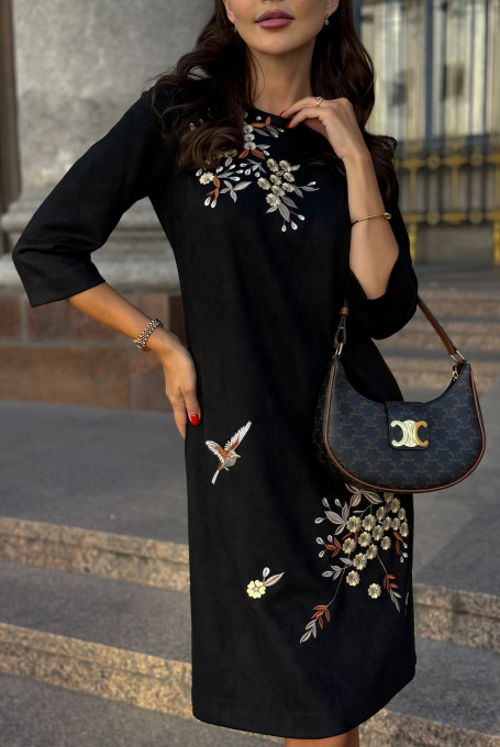 Чёрное замшевое платье с  вышивкой 21-711-1