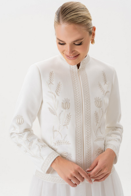 Белый нарядный жакет с вышивкой женский 22-507-3