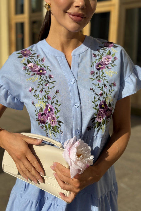 Голубое льняное платье с вышивкой 22-826-2