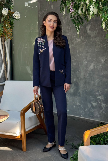 Женский синий брючный костюм с вышивкой 22-958-1