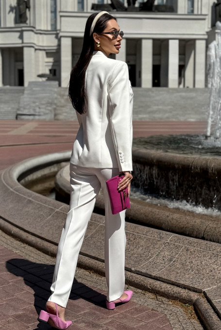 Женский костюм с вышивкой белый 22-958-5