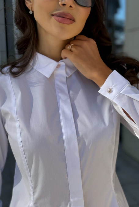 Белая блузка женская удлинённая приталенная 22-977-1