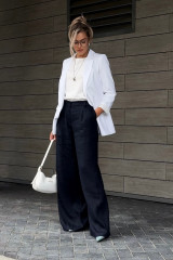 Женский льняной жакет (пиджак) большого размера белого цвета URS / ЮРС