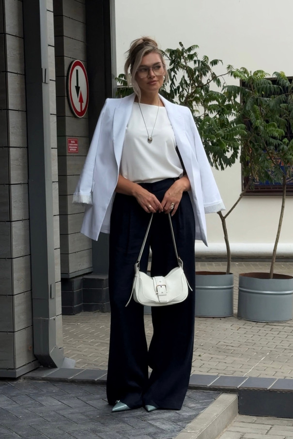 Женский льняной жакет (пиджак) большого размера белого цвета URS / ЮРС