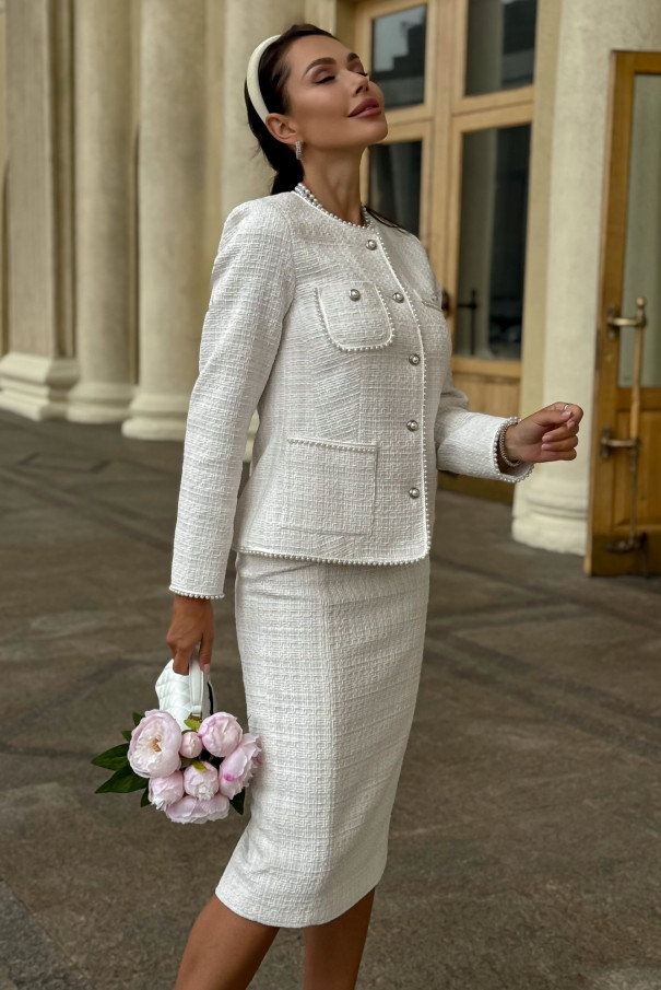 Белый твидовый костюм женский с юбкой в стиле Шанель от бренда URS