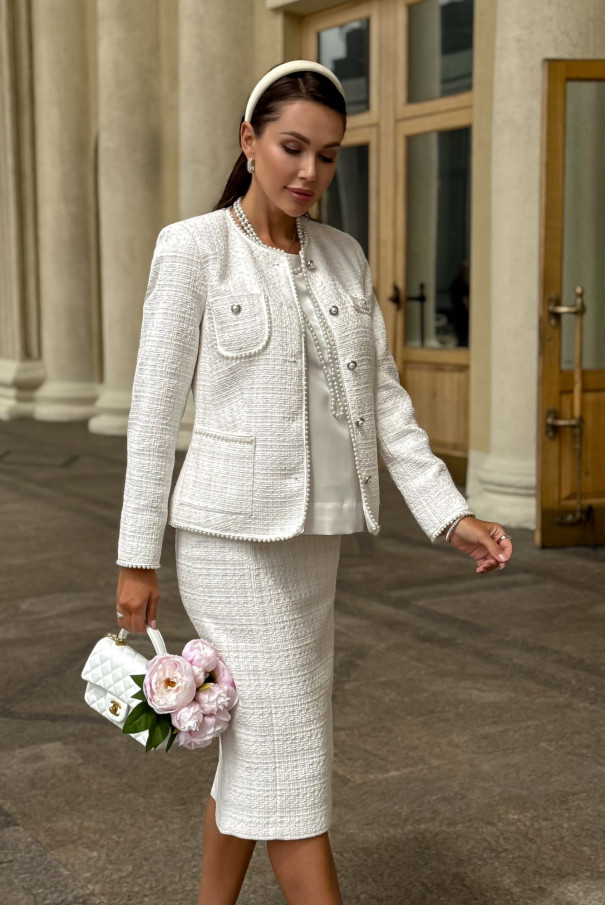 Белый твидовый костюм женский с юбкой в стиле Шанель от бренда URS
