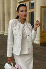 Белый твидовый костюм женский с юбкой в стиле Шанель от бренда URS