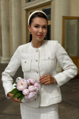 Белый твидовый костюм женский с юбкой в стиле Шанель от бренда URS