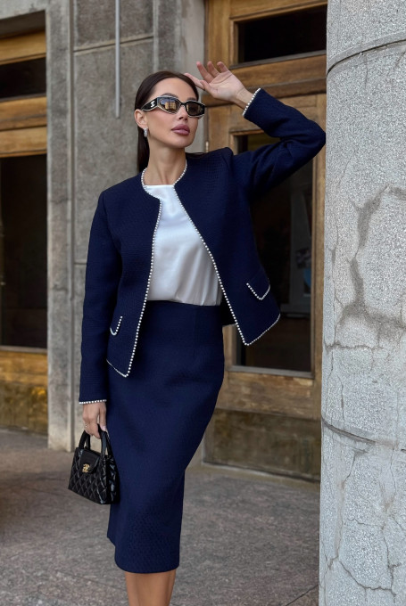 Синий твидовый костюм с юбкой и жемчугом 23-240-3