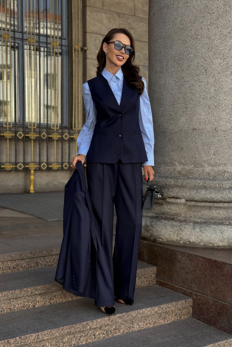 Синий женский брючный костюм-тройка с жилетом 23-261-2