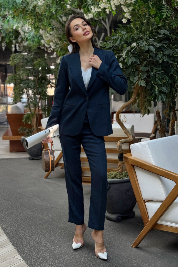 Льняной брючный костюм синего цвета URS / ЮРС