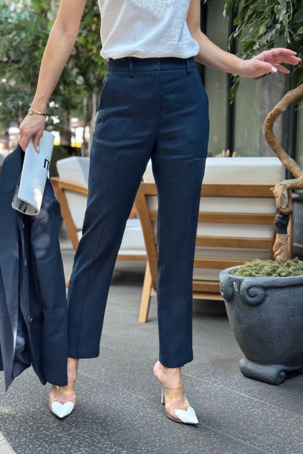 Льняной брючный костюм синего цвета URS / ЮРС