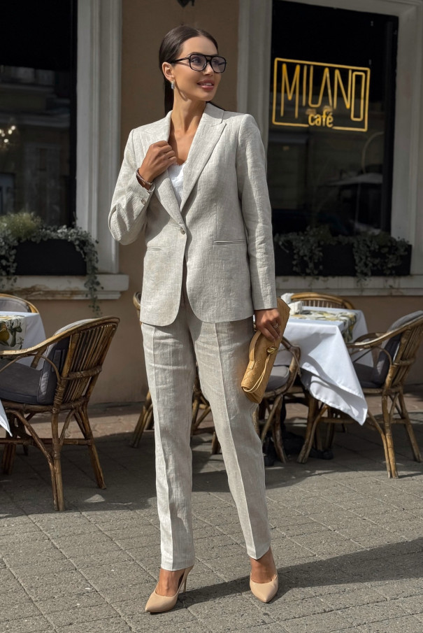 Льняной женский брючный костюм с жакетом URS / ЮРС