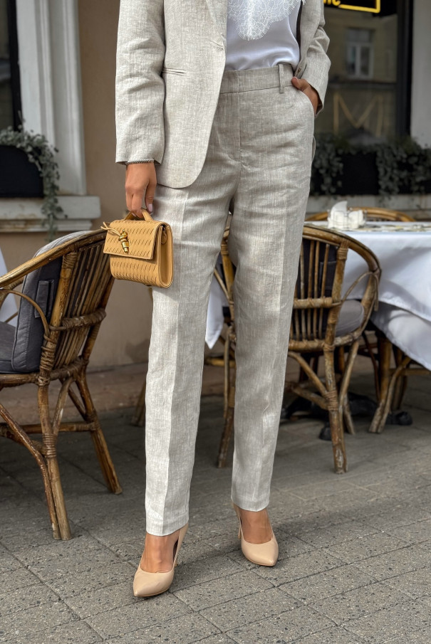 Льняной женский брючный костюм с жакетом URS / ЮРС