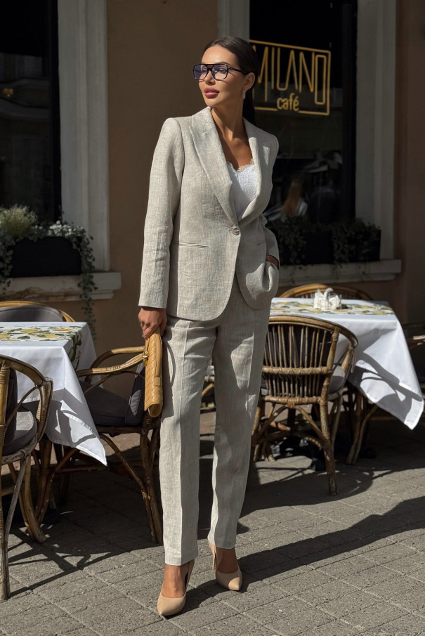 Льняной женский брючный костюм с жакетом URS / ЮРС