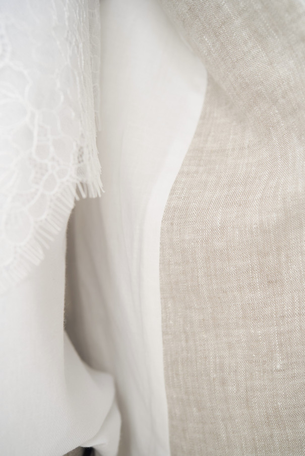 Льняной женский брючный костюм с жакетом URS / ЮРС