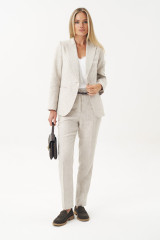 Льняной женский брючный костюм с жакетом URS / ЮРС