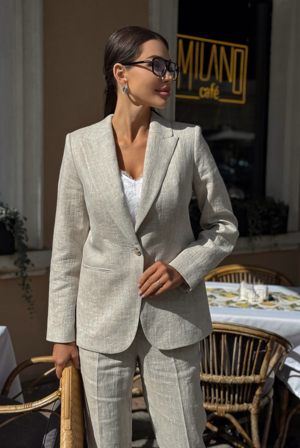 Льняной женский брючный костюм с жакетом URS / ЮРС