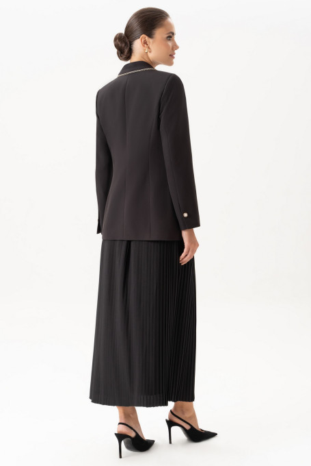 Черный костюм с юбкой плиссе 24-363-1