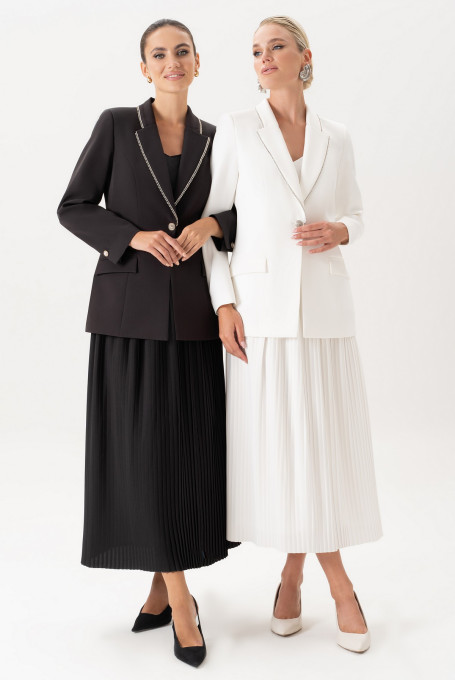 Черный костюм с юбкой плиссе 24-363-1