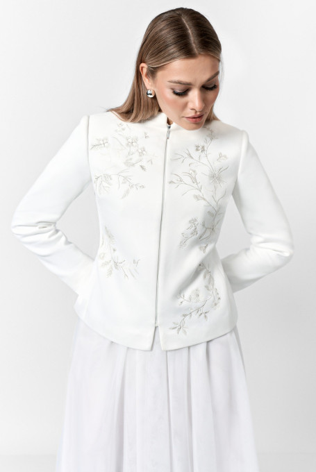 Белый замшевый жакет (пиджак) с вышивкой женский 24-365-2