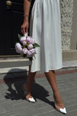 Белое элегантное платье миди, воротник-стойка — URS / ЮРС