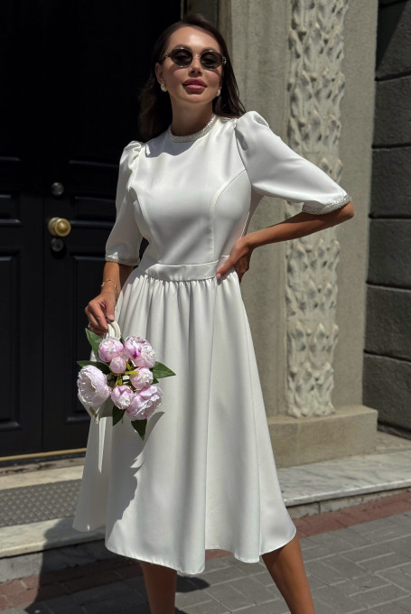 Белое элегантное платье миди, воротник-стойка 24-422-2