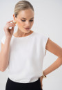 Белая базовая женская блузка офисного стиля