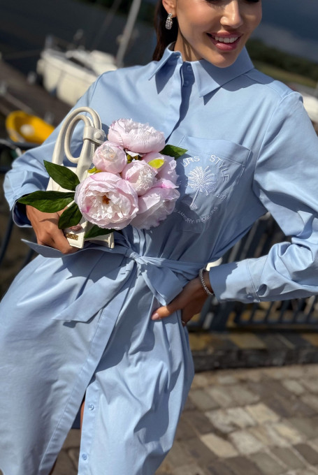 Голубое платье-рубашка с вышивкой 25-524-1