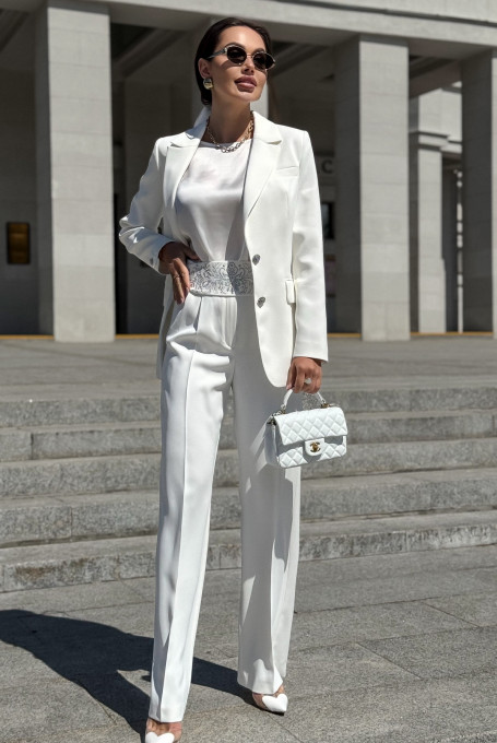 Женский белый костюм-тройка с вышивкой 25-567-1