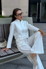 Белый брючный костюм URS в стиле casual ЮРС