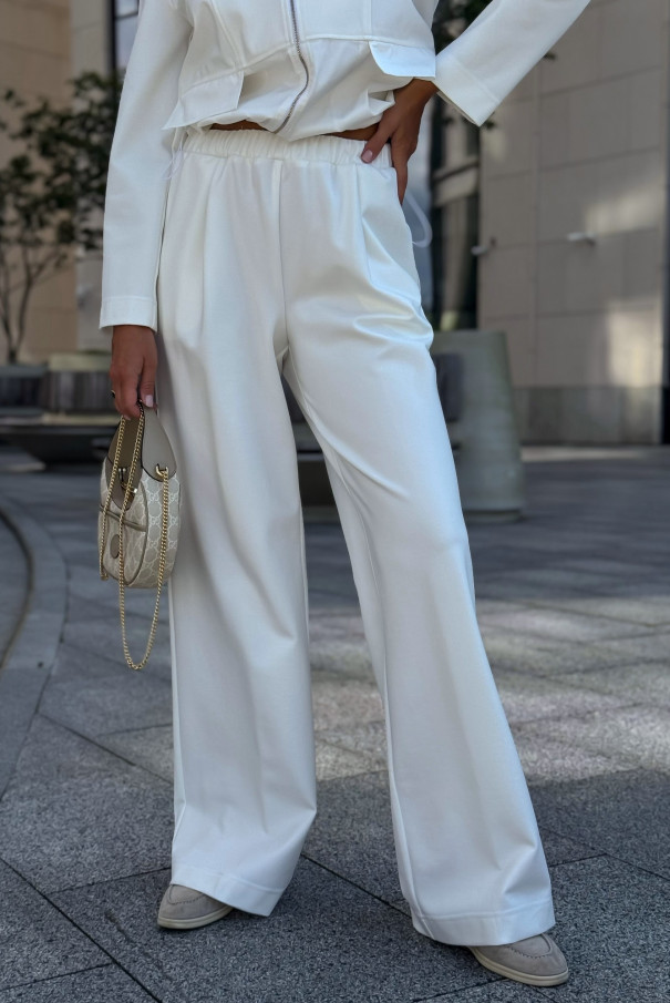 Белый брючный костюм URS в стиле casual ЮРС