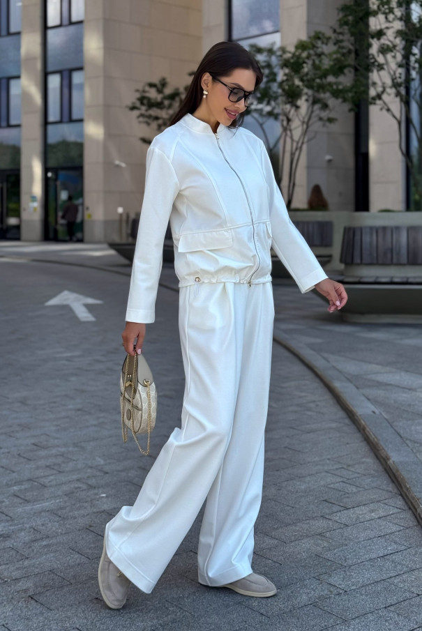 Белый брючный костюм URS в стиле casual ЮРС