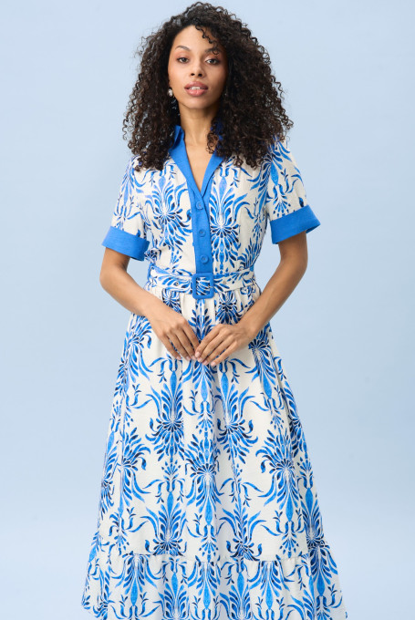 Белое платье миди с васильковым принтом 25-583-2