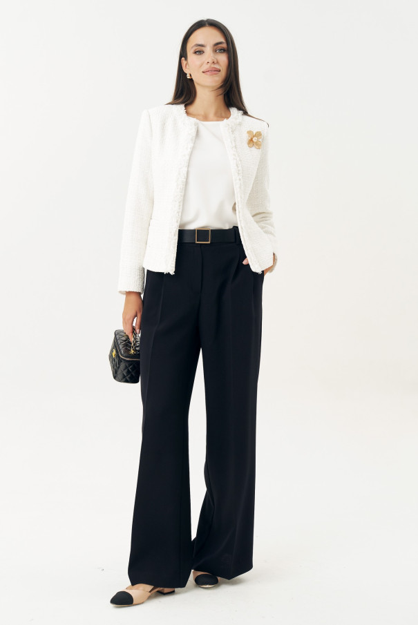 Белый твидовый жакет с брошью URS / ЮРС