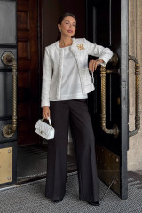 Белый твидовый жакет с брошью URS / ЮРС