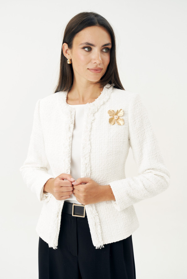 Белый твидовый жакет с брошью URS / ЮРС