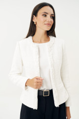 Белый твидовый жакет с брошью URS / ЮРС