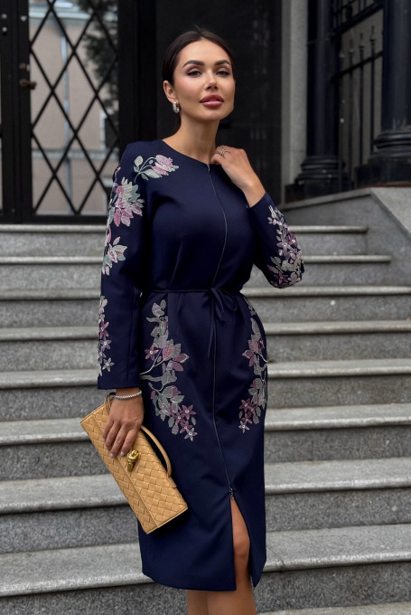 Синее платье с вышивкой миди 26-672-1