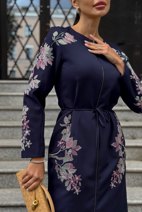 Синее платье с вышивкой миди 26-672-1