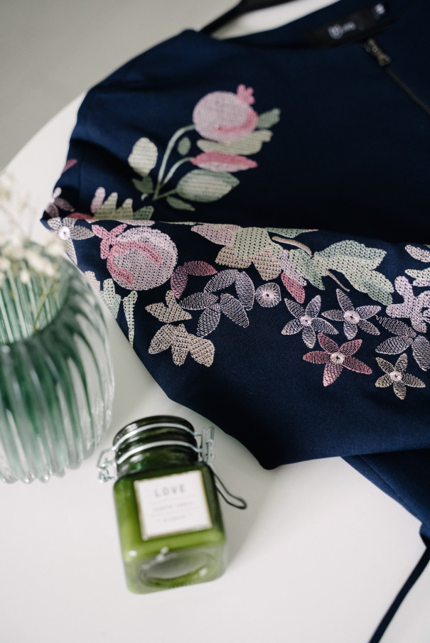 Синее женское платье с вышивкой URS / ЮРС